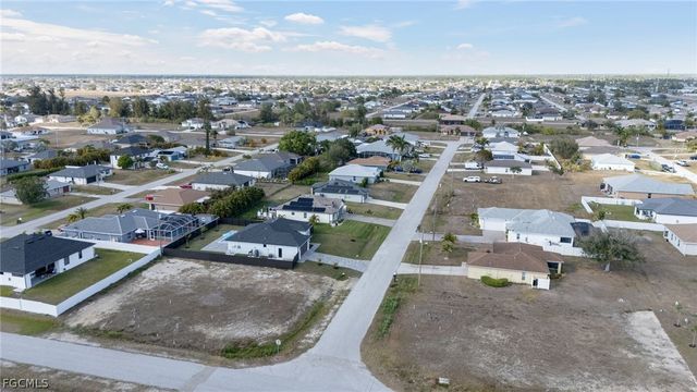 1810 NE 6th PL, Cape Coral, FL 33909