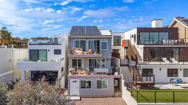 1243 1245 Van Nuys St., San Diego, CA 92109