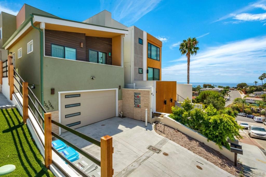 1243 1245 Van Nuys St., San Diego, CA 92109