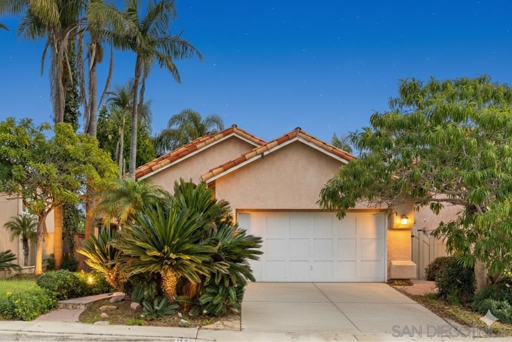 1672 Olympus Loop Dr, Vista, CA 92081