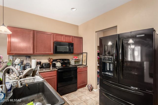 7012 S Red Maids Drive, Tucson, AZ 85756