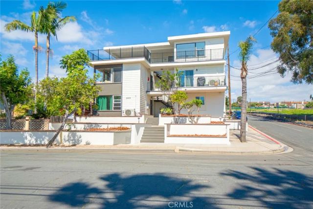 2699 E 20th, Signal Hill, CA 90755