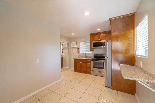 2699 E 20th, Signal Hill, CA 90755