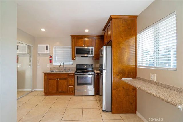 2699 E 20th, Signal Hill, CA 90755