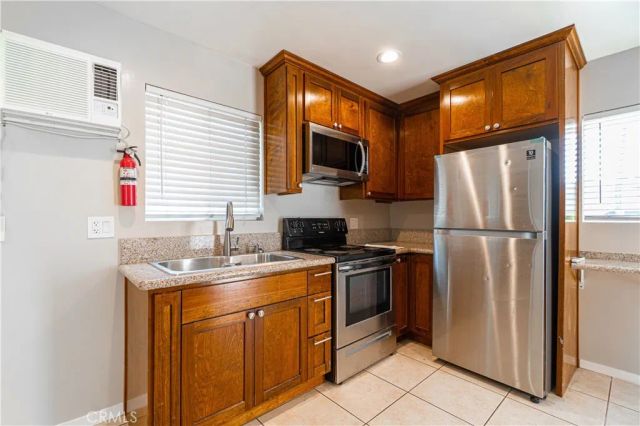 2699 E 20th, Signal Hill, CA 90755