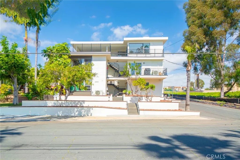 2699 E 20th, Signal Hill, CA 90755