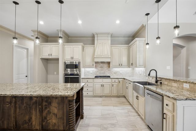 2526 Fruitland Avenue, Farmers Branch, TX 75234