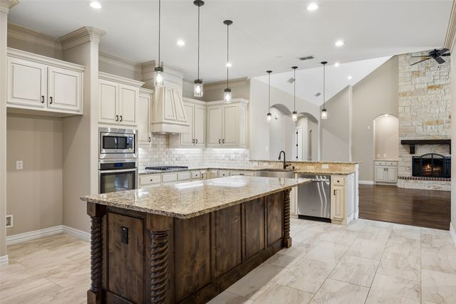 2526 Fruitland Avenue, Farmers Branch, TX 75234