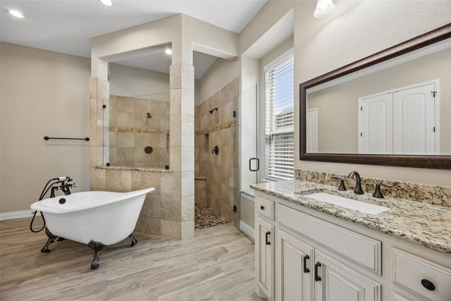 2526 Fruitland Avenue, Farmers Branch, TX 75234