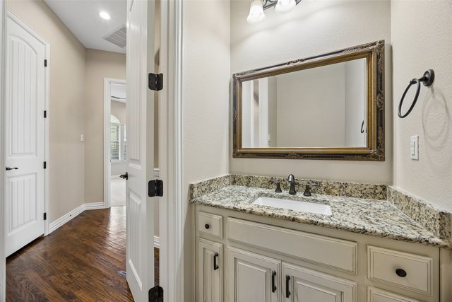 2526 Fruitland Avenue, Farmers Branch, TX 75234