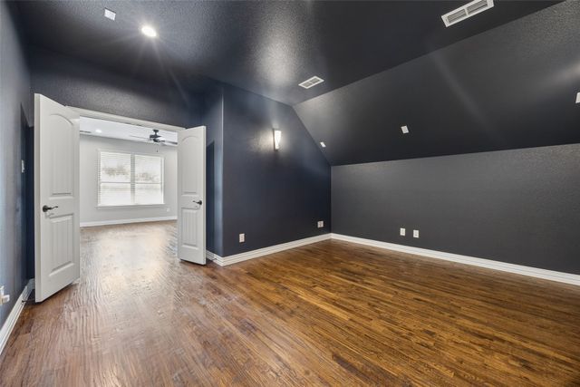 2526 Fruitland Avenue, Farmers Branch, TX 75234