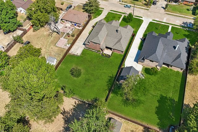 2526 Fruitland Avenue, Farmers Branch, TX 75234