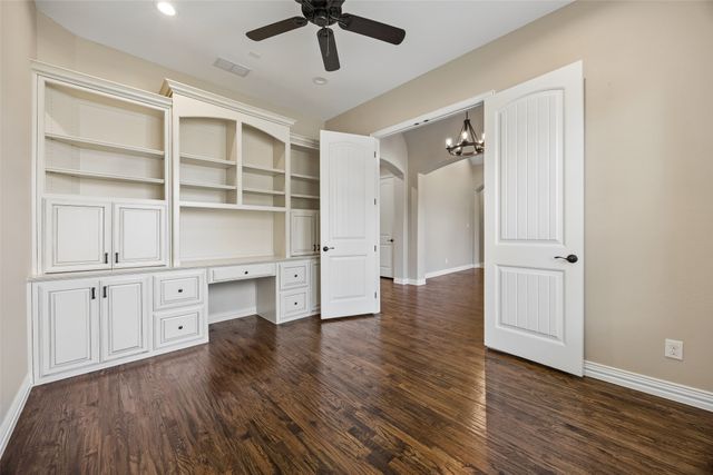 2526 Fruitland Avenue, Farmers Branch, TX 75234