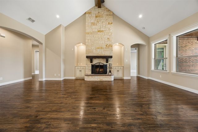 2526 Fruitland Avenue, Farmers Branch, TX 75234