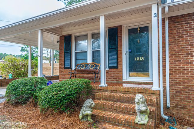 1213 Oak Avenue, Hamlet, NC 28345