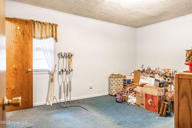 1213 Oak Avenue, Hamlet, NC 28345