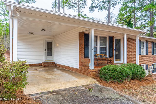 1213 Oak Avenue, Hamlet, NC 28345