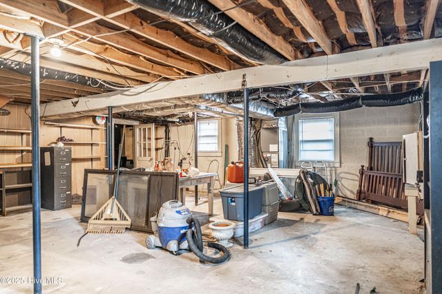 1213 Oak Avenue, Hamlet, NC 28345