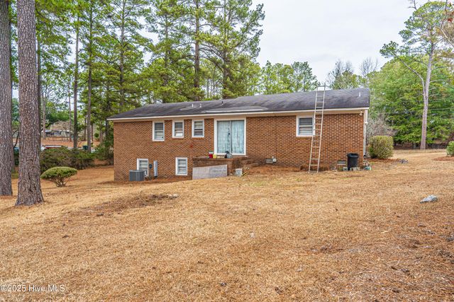 1213 Oak Avenue, Hamlet, NC 28345