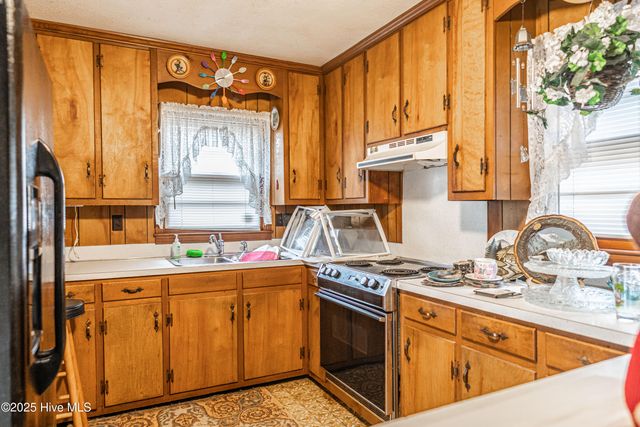 1213 Oak Avenue, Hamlet, NC 28345