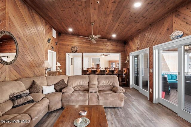 906 Bowsprit Point, Lanoka Harbor, NJ 08734