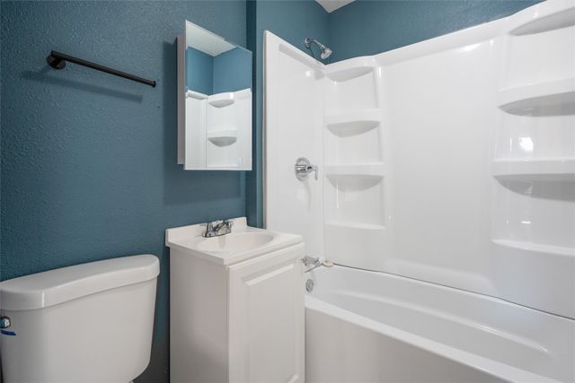 410 E 10th Street N, Newton, IA 50208