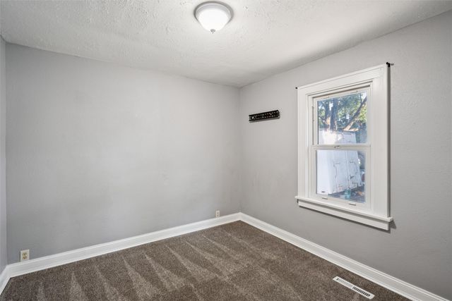 410 E 10th Street N, Newton, IA 50208