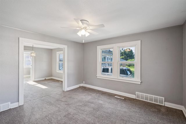 410 E 10th Street N, Newton, IA 50208