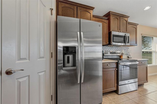27103 ROANOKE DRIVE, Leesburg, FL 34748