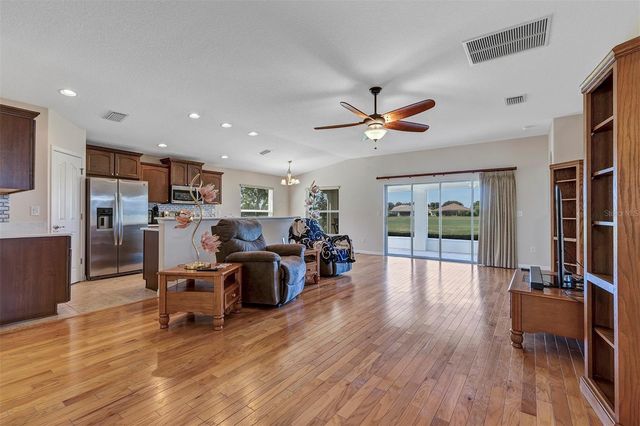 27103 ROANOKE DRIVE, Leesburg, FL 34748