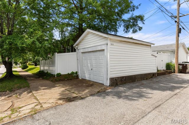 5201 Bancroft Avenue, St Louis, MO 63109