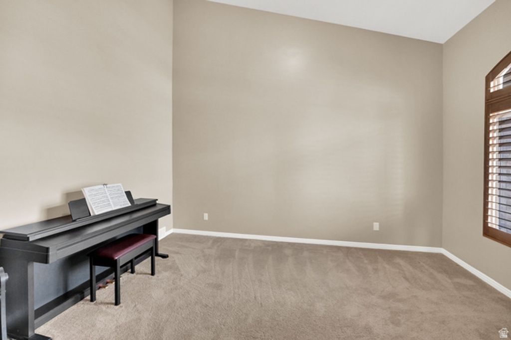 Image 12 of property listing at 2141 W ASPEN WOOD LOOP, Lehi, UT 84048