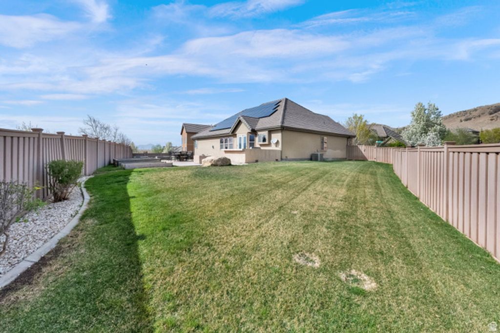 Image 35 of property listing at 2141 W ASPEN WOOD LOOP, Lehi, UT 84048