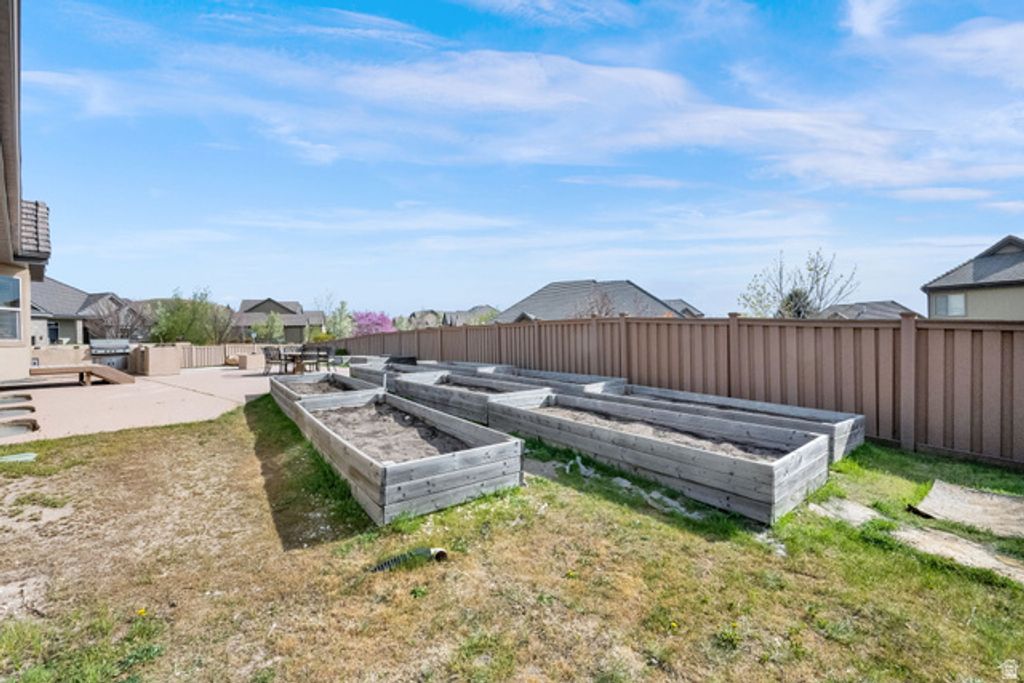 Image 37 of property listing at 2141 W ASPEN WOOD LOOP, Lehi, UT 84048