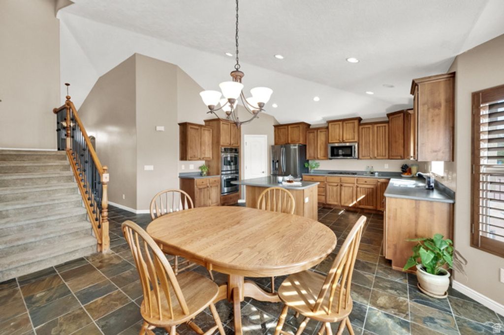 Image 10 of property listing at 2141 W ASPEN WOOD LOOP, Lehi, UT 84048