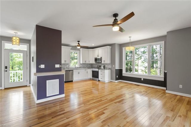 9283 Diane AVE, Hayes, VA 23072