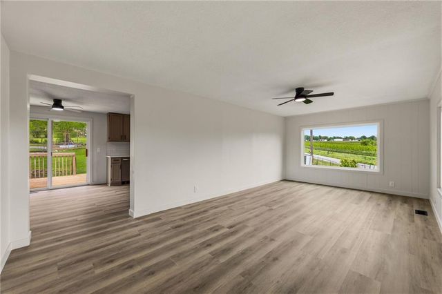1801 N Davidson Road, Independence, MO 64058