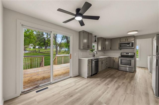 1801 N Davidson Road, Independence, MO 64058