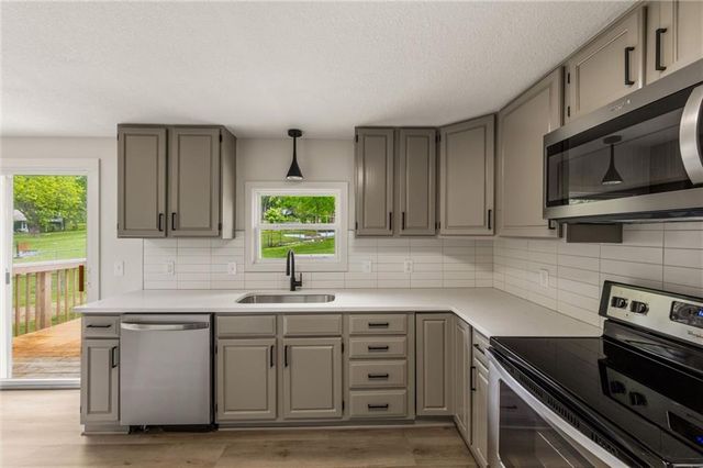 1801 N Davidson Road, Independence, MO 64058