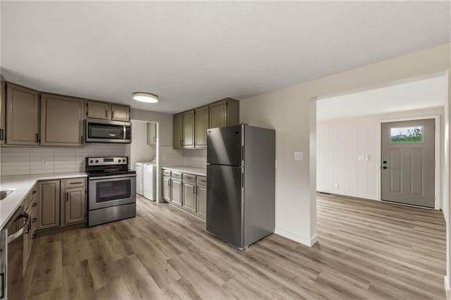 1801 N Davidson Road, Independence, MO 64058