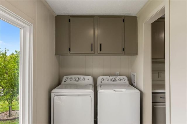 1801 N Davidson Road, Independence, MO 64058