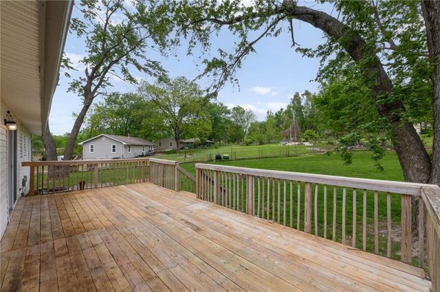 1801 N Davidson Road, Independence, MO 64058
