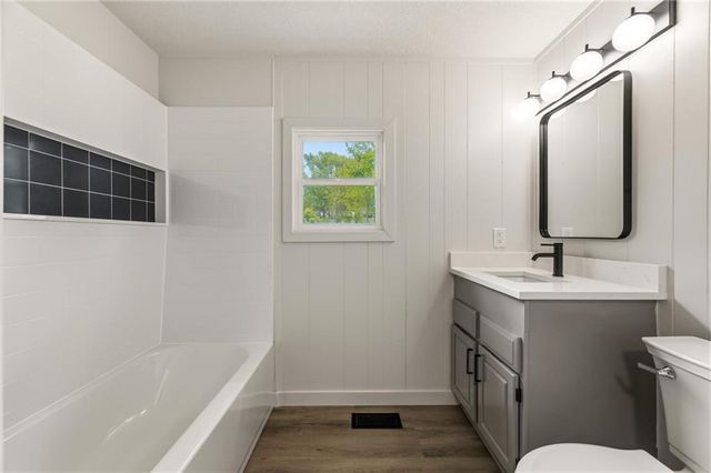 1801 N Davidson Road, Independence, MO 64058