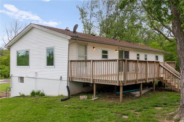 1801 N Davidson Road, Independence, MO 64058