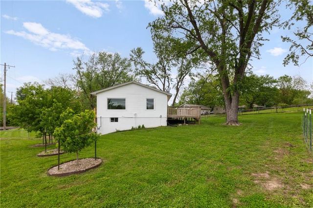 1801 N Davidson Road, Independence, MO 64058