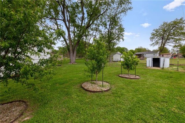 1801 N Davidson Road, Independence, MO 64058
