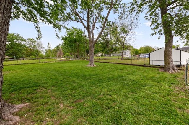 1801 N Davidson Road, Independence, MO 64058