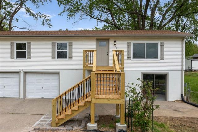 1801 N Davidson Road, Independence, MO 64058