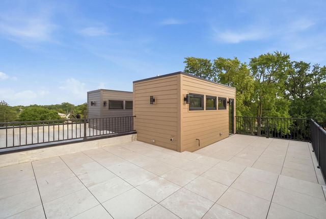 49 Prairie Avenue 49B, Highwood, IL 60040