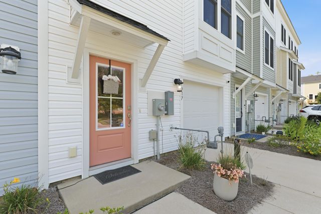 1017 Pettiford Place, Hanahan, SC 29410